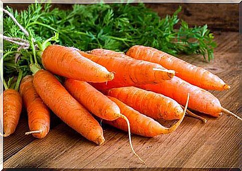 Carrot contains vitamin K