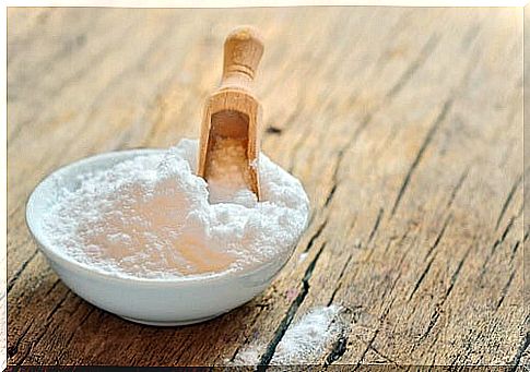 Relieve tooth sensitivity with baking soda