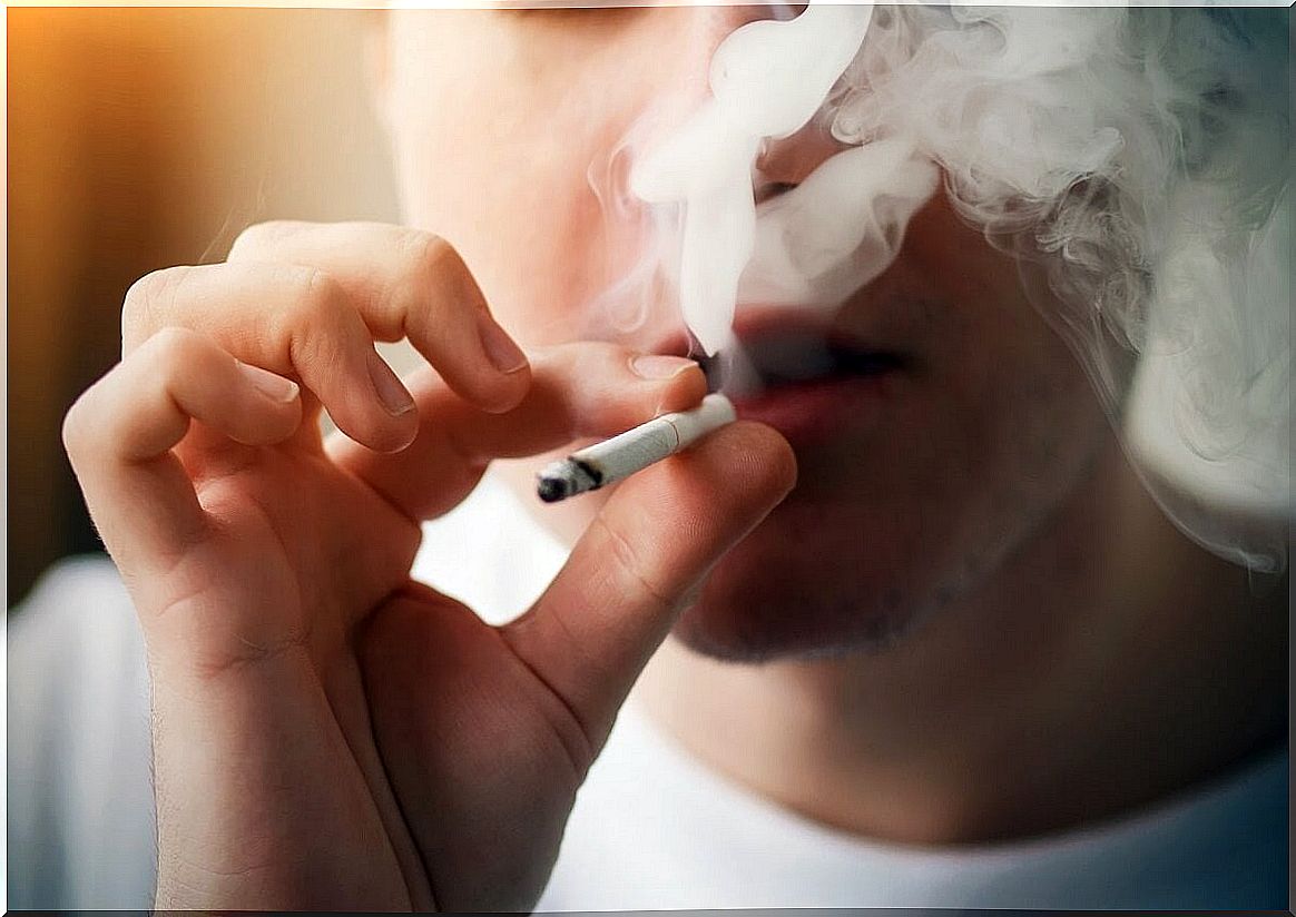 Smoking cigarettes affects the oral cavity.