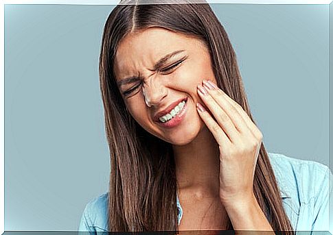 Cloves and garlic to combat toothache