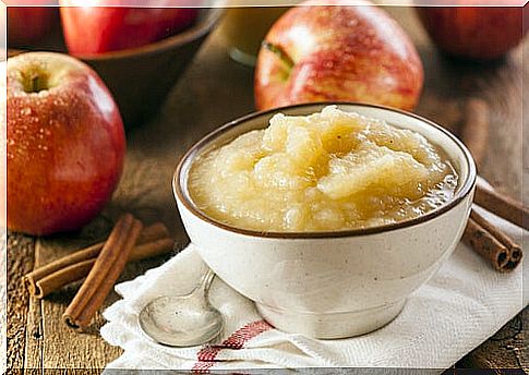 Applesauce is good for stomach ulcers