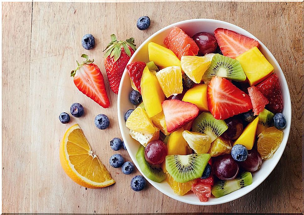 Eat fruits on an empty stomach