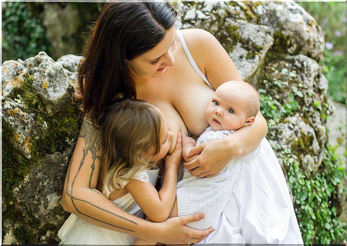 Tandem breastfeeding: everything you need to know