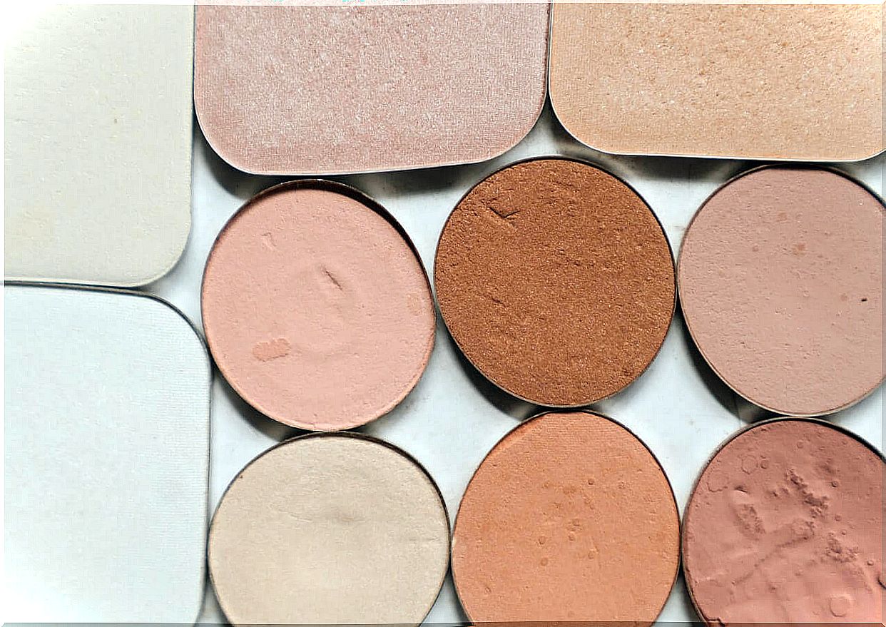 Make-up with a natural color corrector.